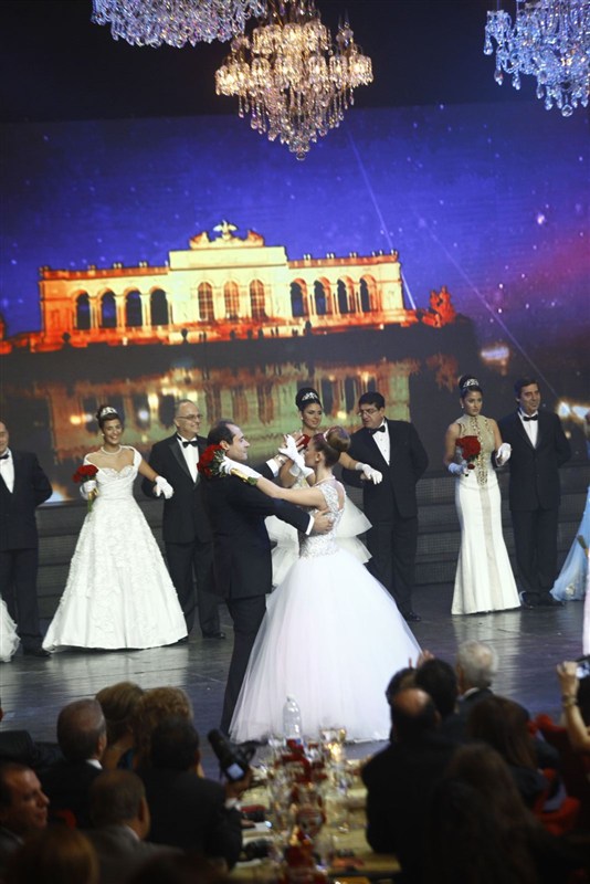 Bal des Debutantes 2012 